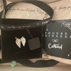 Phoebe Bridgers x Catbird limited edition skull charm.